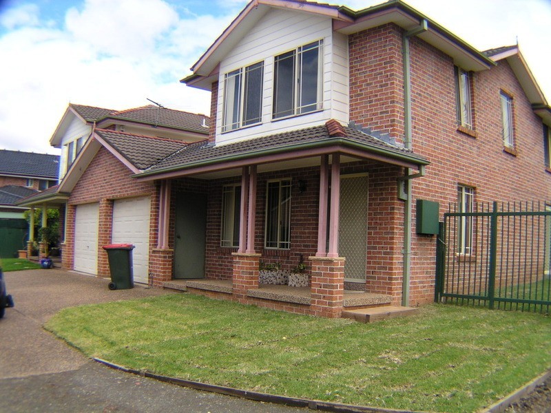 1/20 Yeronga Street, St Johns Park NSW 2176