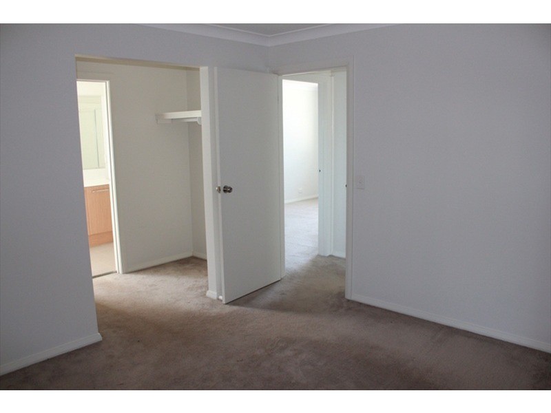 9 Garret Lane, Hoxton Park NSW 2171