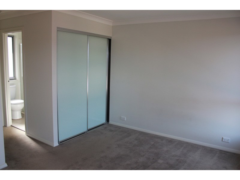 1/9 Garret Lane, Hoxton Park NSW 2171