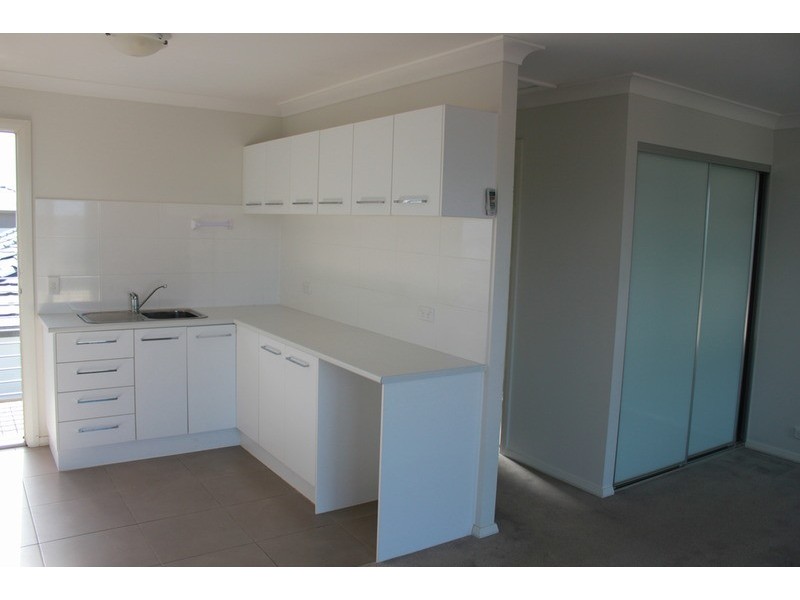 1/9 Garret Lane, Hoxton Park NSW 2171