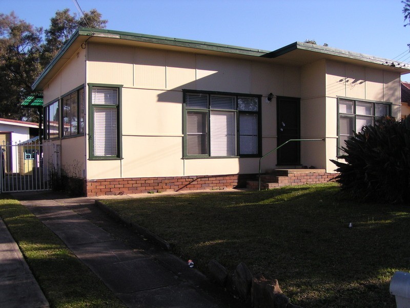 4 Hinkler Street, Smithfield NSW 2164