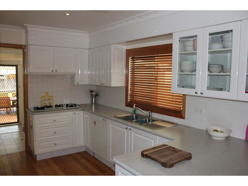 10 Noelene Street, Fairfield West NSW 2165