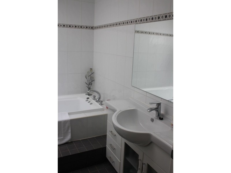 10 Noelene Street, Fairfield West NSW 2165