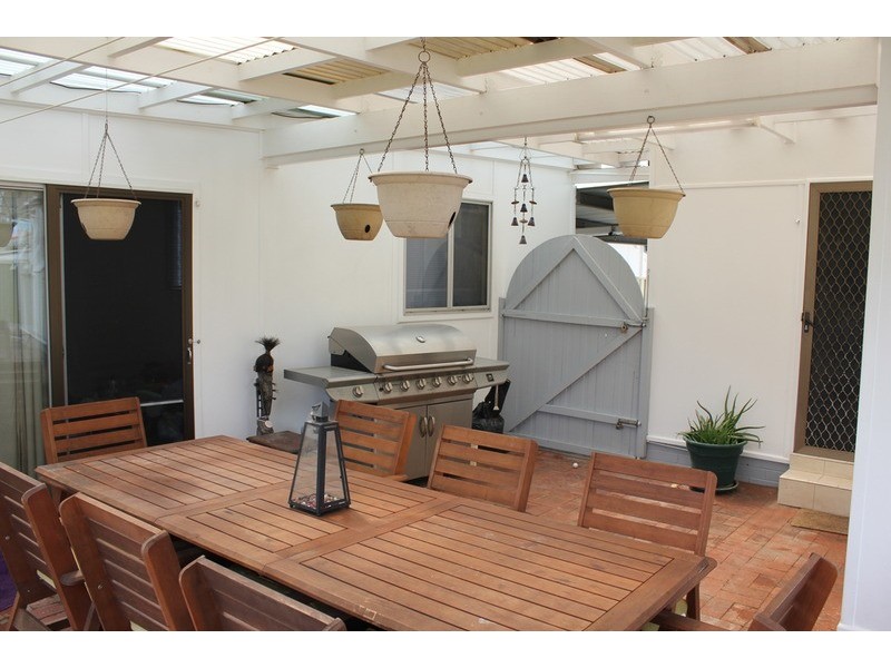 10 Noelene Street, Fairfield West NSW 2165