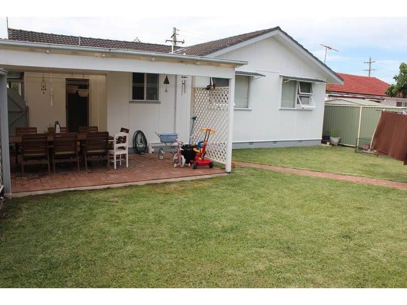 10 Noelene Street, Fairfield West NSW 2165