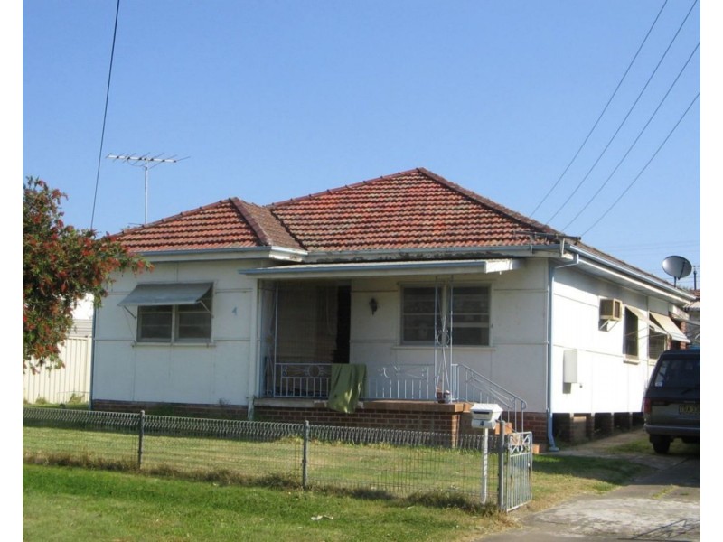 4 Oxley Street, Fairfield NSW 2165