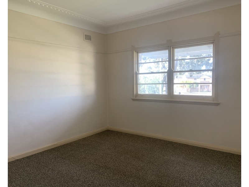 4 Oxley Street, Fairfield NSW 2165