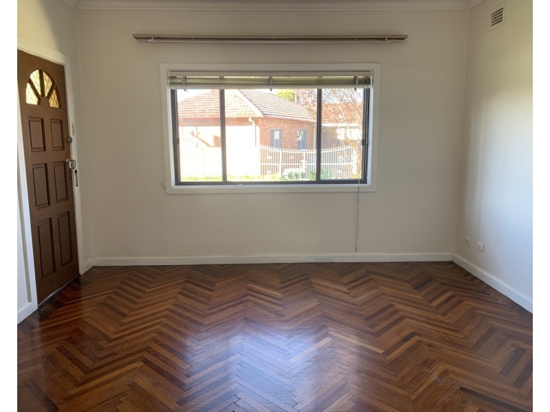 2 Loscoe Street, Fairfield NSW 2165