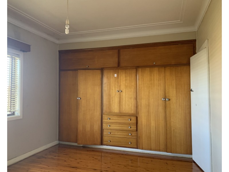 2 Loscoe Street, Fairfield NSW 2165