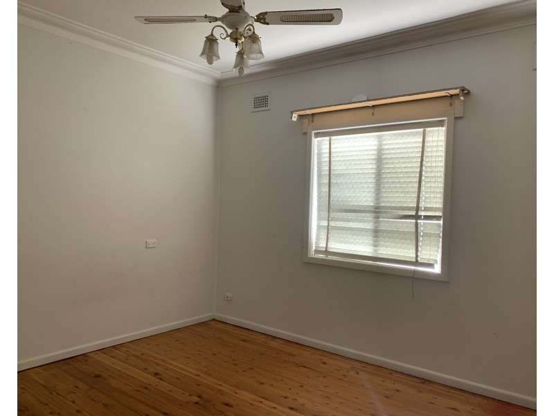 2 Loscoe Street, Fairfield NSW 2165