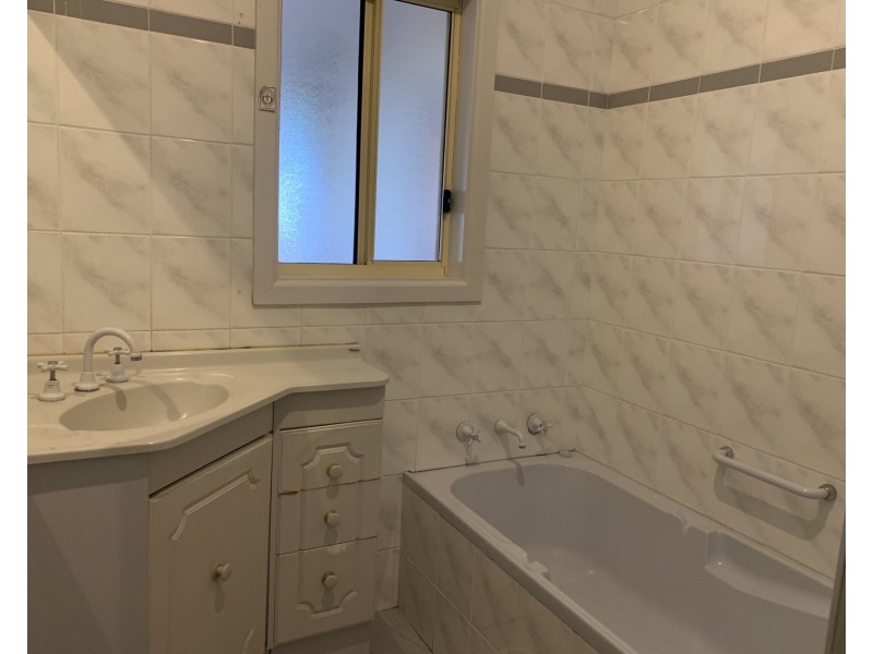 2 Loscoe Street, Fairfield NSW 2165