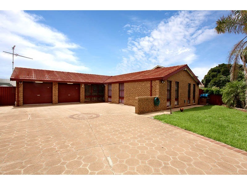 11 Borneo Court, Bossley Park NSW 2176