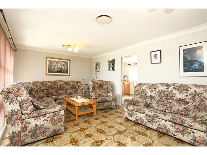 11 Borneo Court, Bossley Park NSW 2176