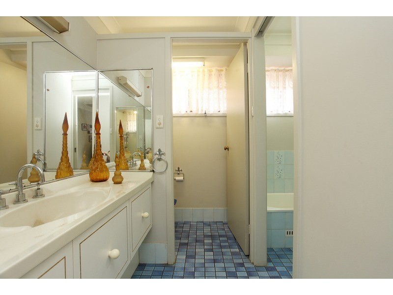 11 Borneo Court, Bossley Park NSW 2176