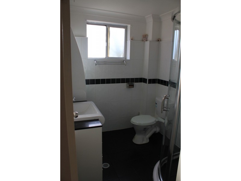 8/81 Harris Street, Fairfield NSW 2165