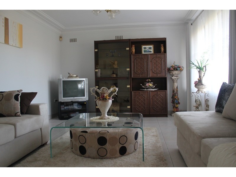 12 Maree Avenue, Cabramatta West NSW 2166