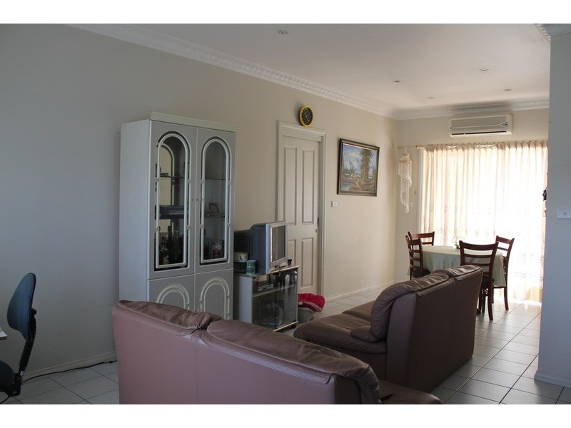 2/33 Mallacoota Street, Wakeley NSW 2176