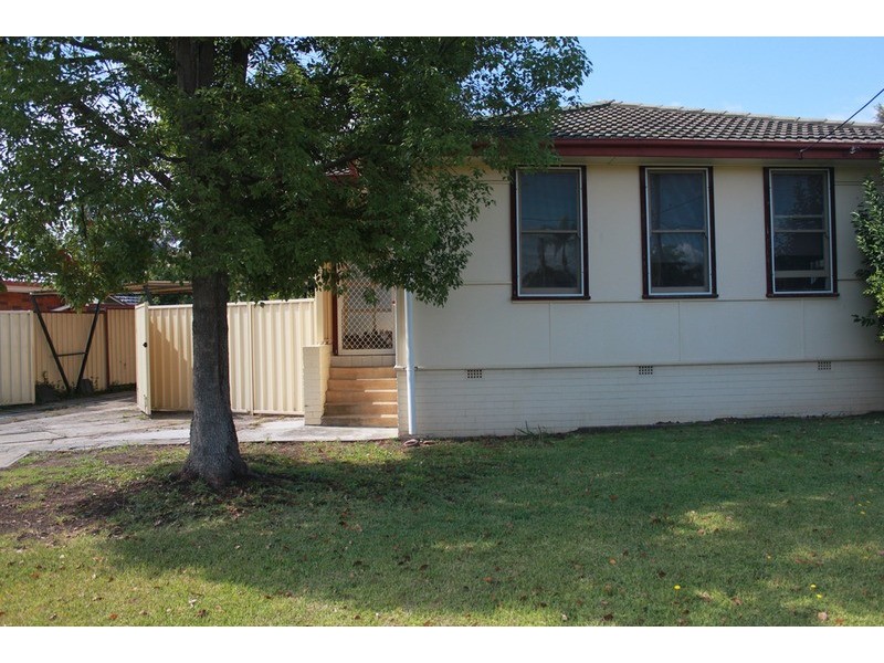 8 Eyre Street, Smithfield NSW 2164