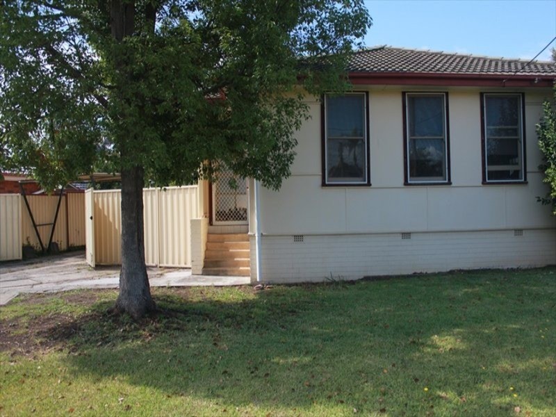 8 Eyre Street, Smithfield NSW 2164