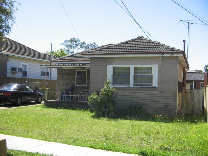 6 Avisford Street, Fairfield NSW 2165