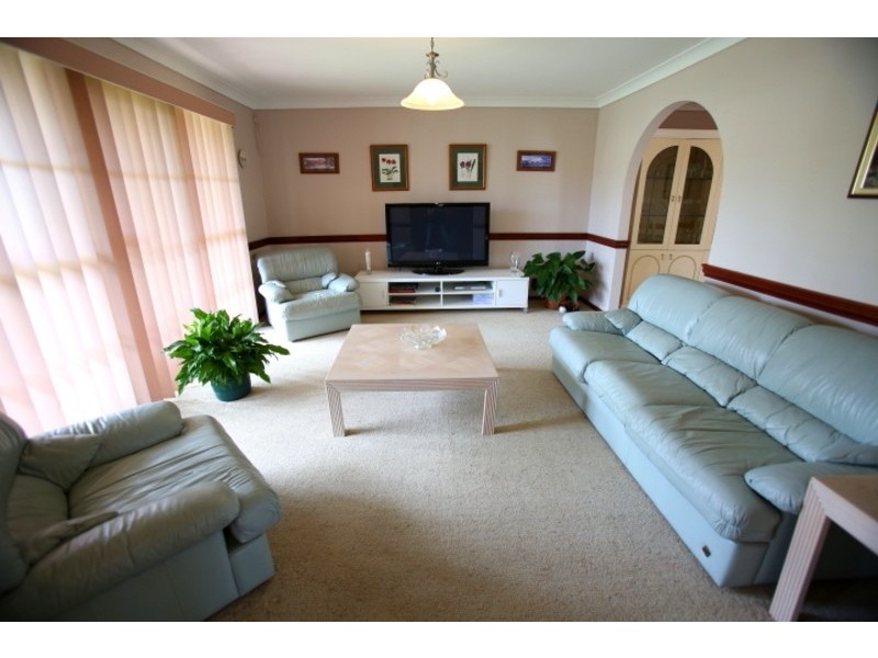 11 Monaro Close, Bossley Park NSW 2176