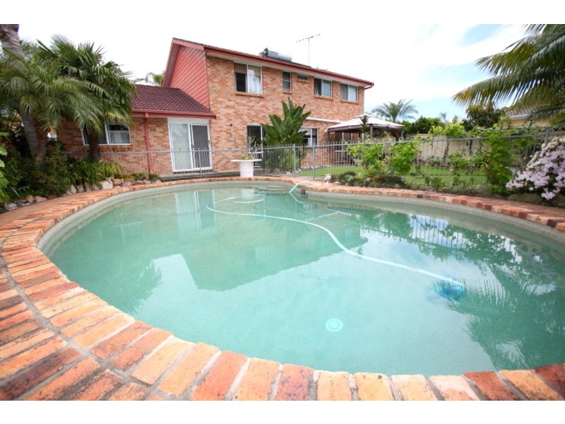 11 Monaro Close, Bossley Park NSW 2176