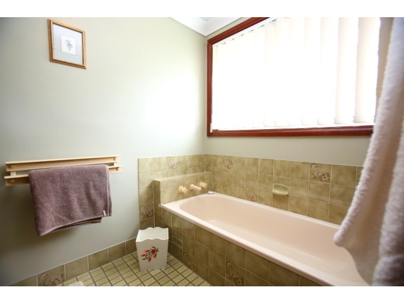 11 Monaro Close, Bossley Park NSW 2176