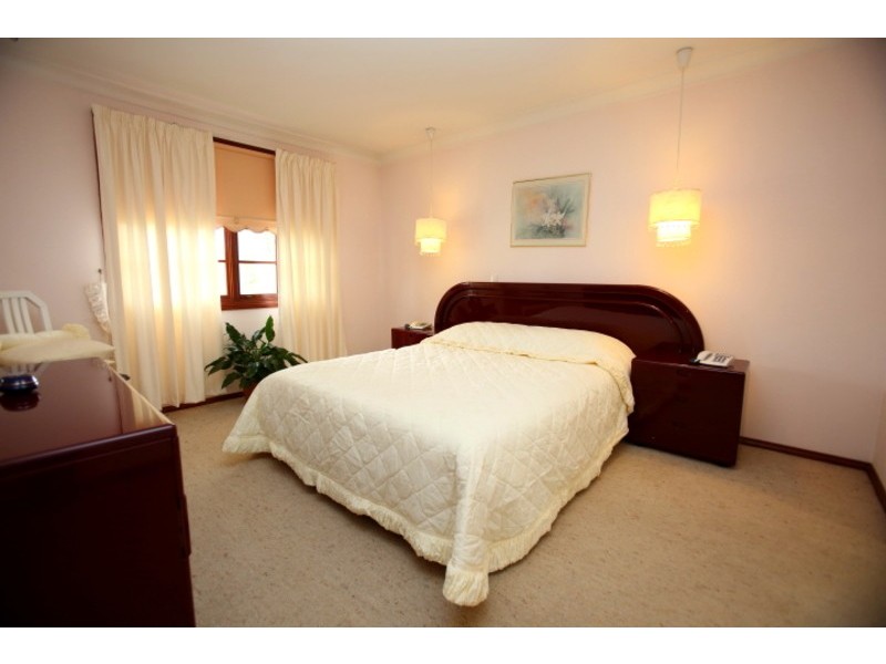 11 Monaro Close, Bossley Park NSW 2176