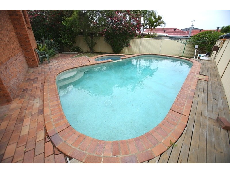 4 Kokoda Place, Bossley Park NSW 2176