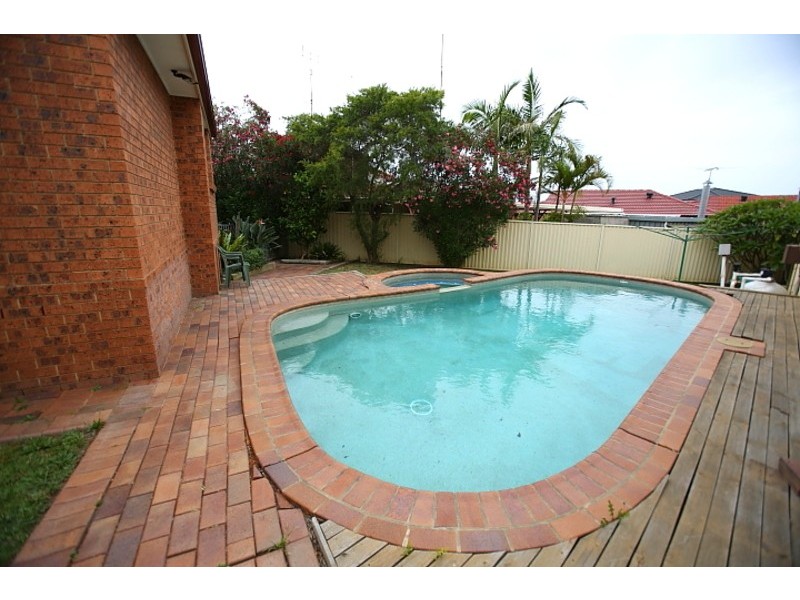 4 Kokoda Place, Bossley Park NSW 2176