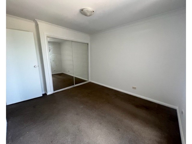 4/27 Rogan Crescent, Wakeley NSW 2176