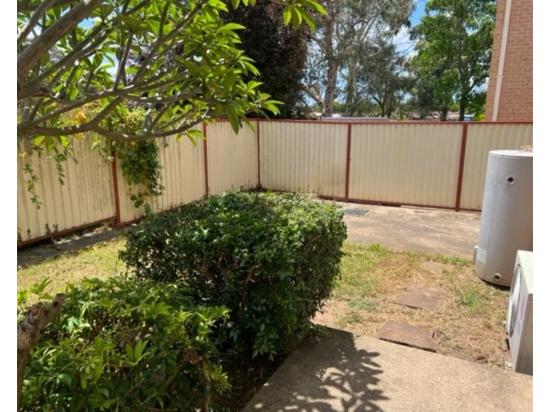 4/27 Rogan Crescent, Wakeley NSW 2176