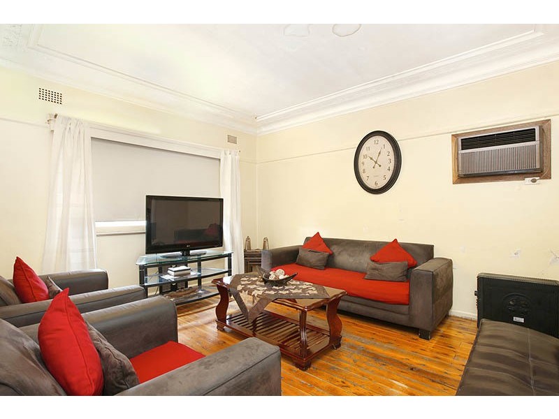 39 Avisford Street, Fairfield NSW 2165