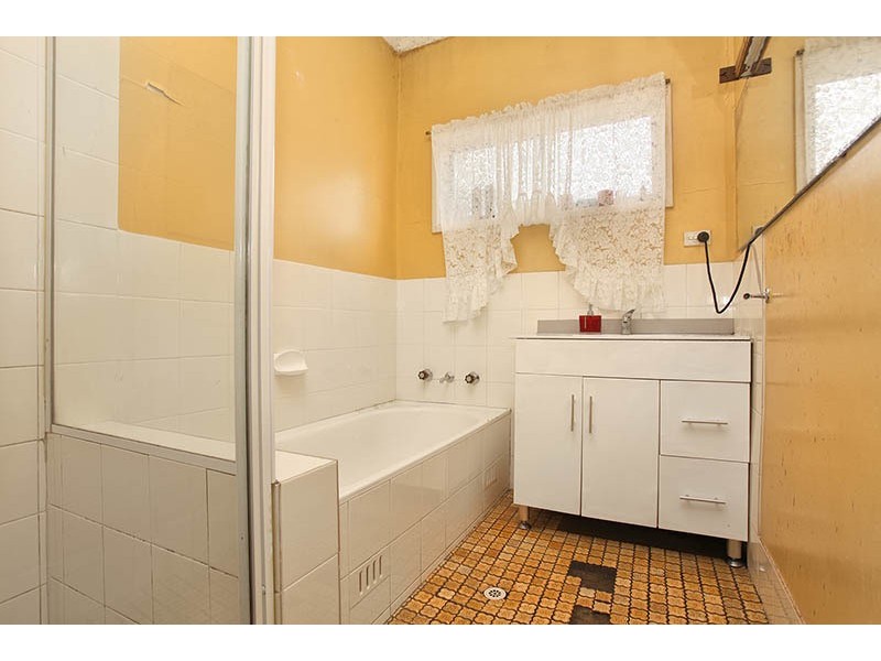 39 Avisford Street, Fairfield NSW 2165