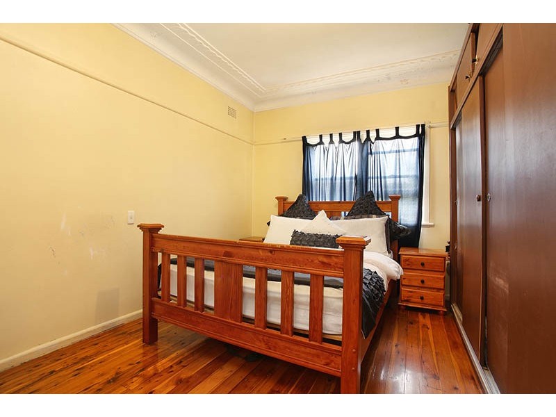 39 Avisford Street, Fairfield NSW 2165