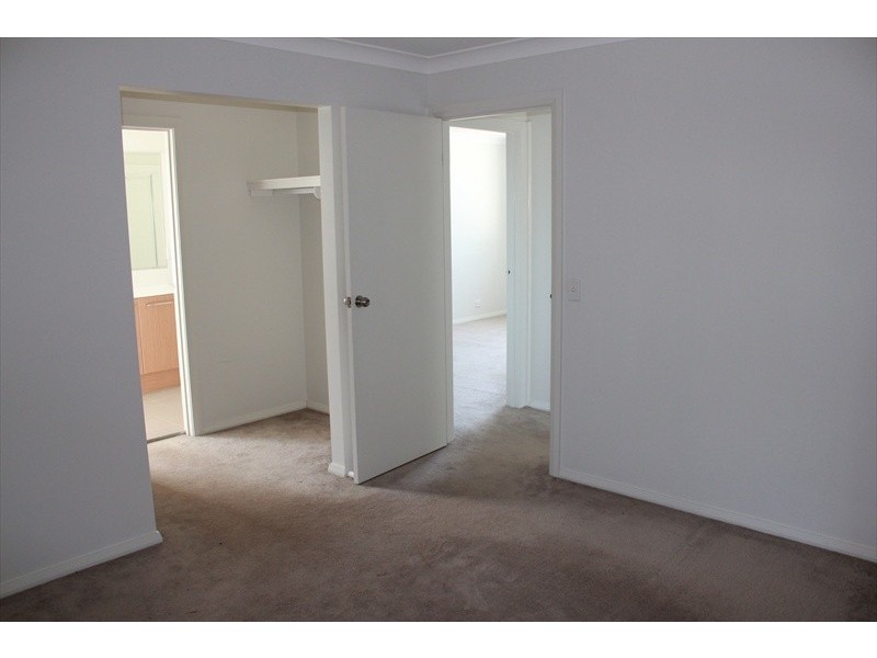 9 Garret Lane, Middleton Grange NSW 2171