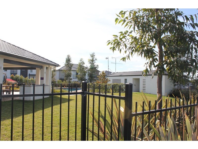 9 Garret Lane, Middleton Grange NSW 2171