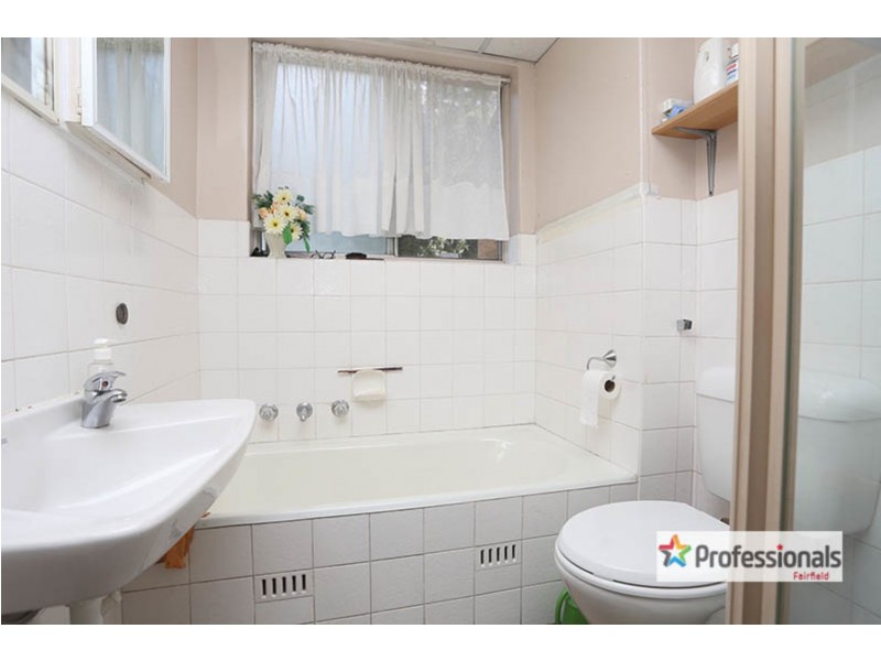 32/127 The Crescent Street, Fairfield NSW 2165