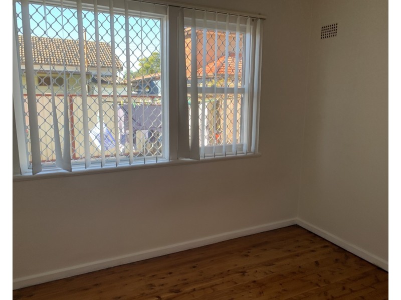 2/242 Fairfield Street, Fairfield NSW 2165