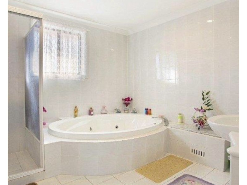 Edensor Park NSW 2176