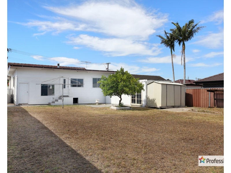 14 Benelong Avenue, Smithfield NSW 2164