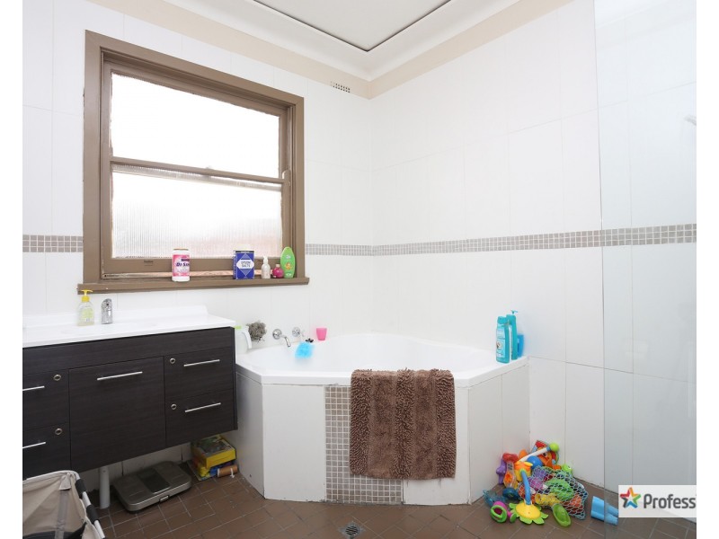 32A Eustace Street, Fairfield NSW 2165