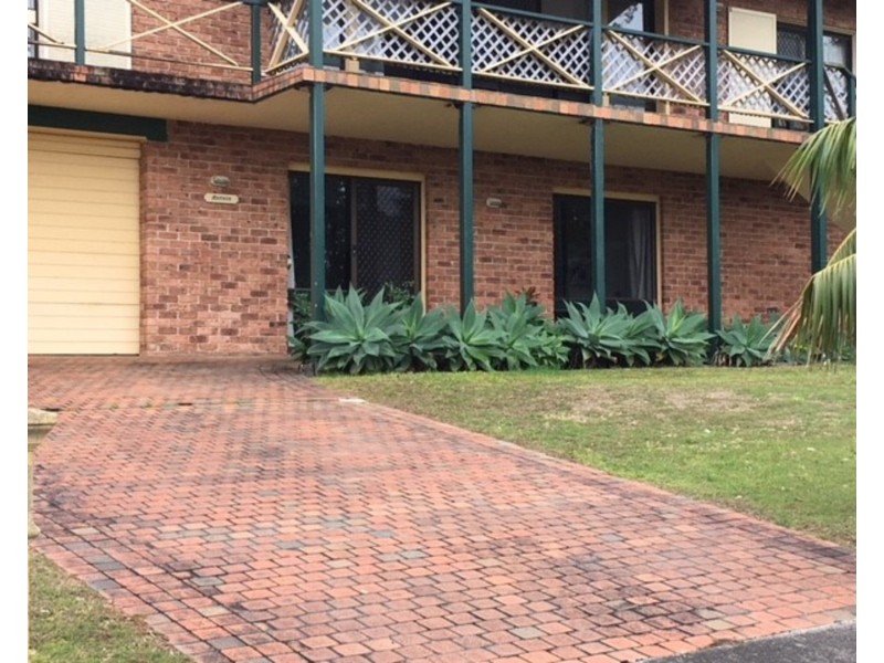 1/39 Sunbakers Drive, Forster NSW 2428