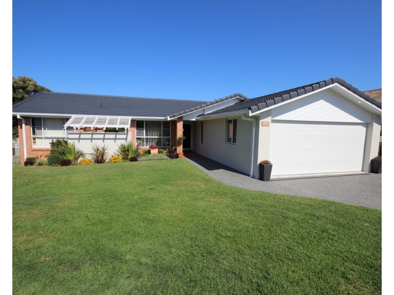 8 Lutea Place, Forster NSW 2428