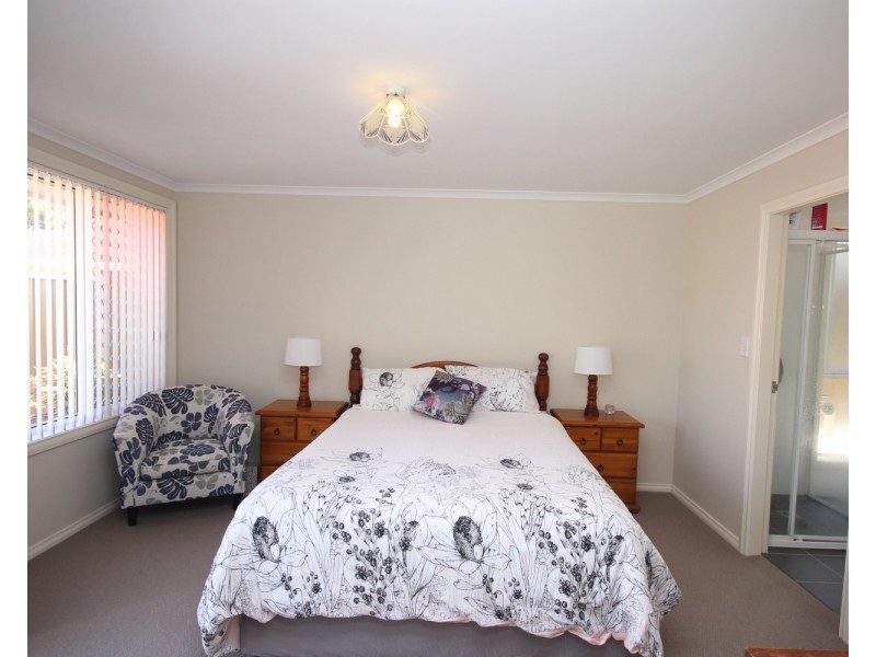 8 Lutea Place, Forster NSW 2428