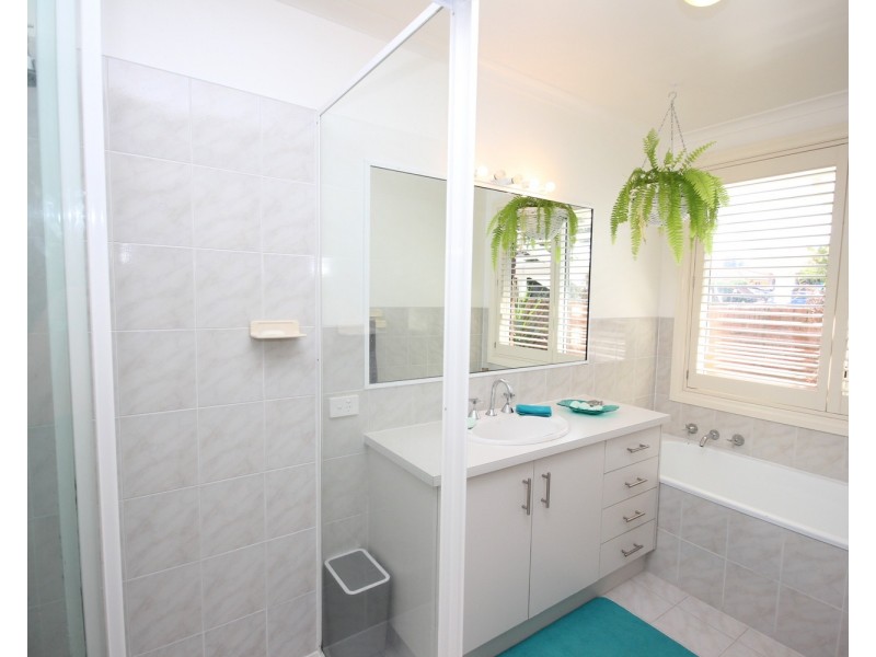 8 Lutea Place, Forster NSW 2428