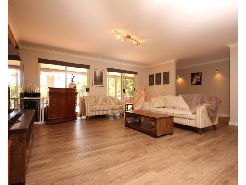 6 Endeavour Court, Forster NSW 2428