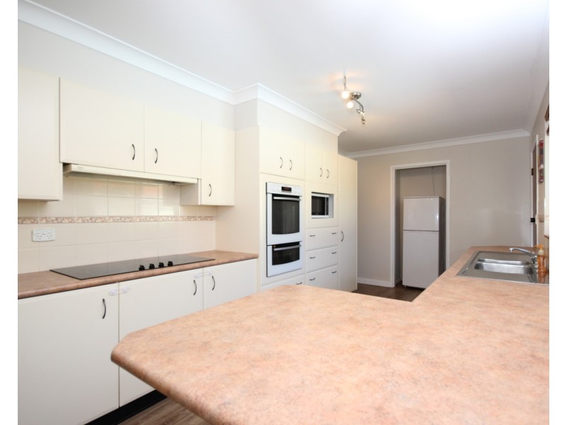 6 Endeavour Court, Forster NSW 2428