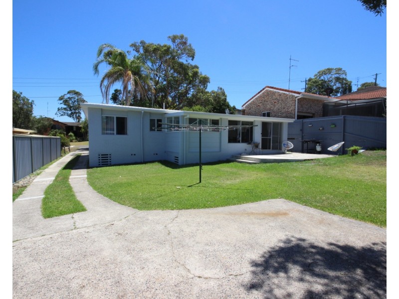 16 Water Street, Forster NSW 2428