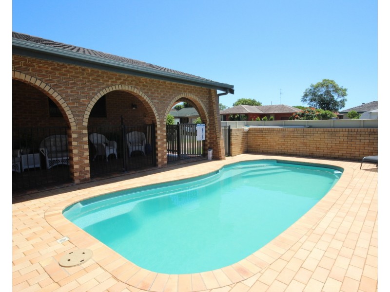 16 Tree View Place, Forster NSW 2428
